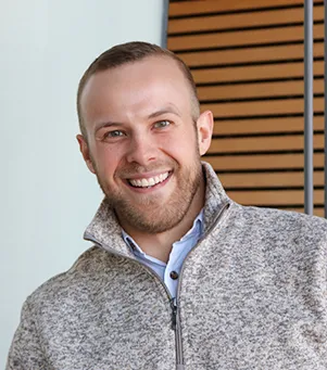 A headshot of Todd Thomas.