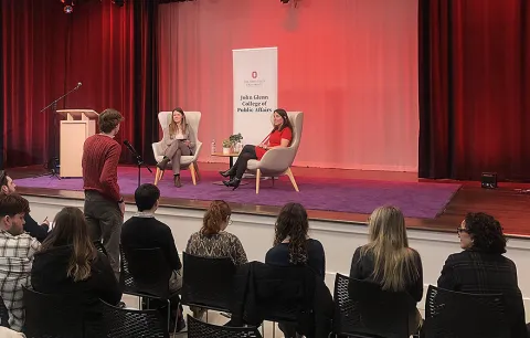 a student asks Beth Hammack a question